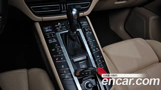 Porsche Macan 2021 — Şəkil 27/37