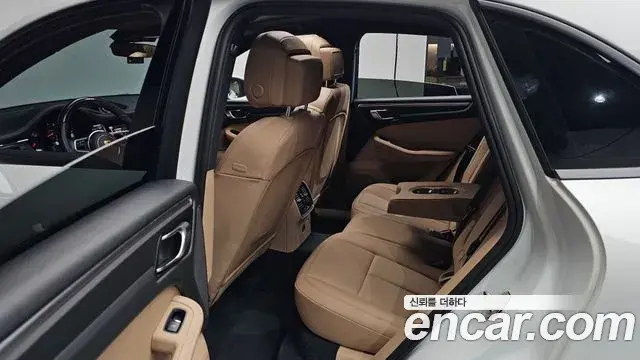 Porsche Macan 2021 — Şəkil 25/37