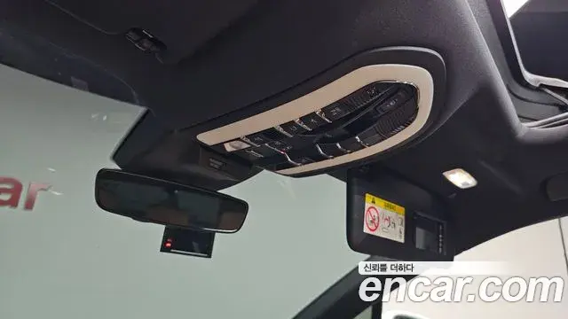 Porsche Macan 2021 — Şəkil 28/37
