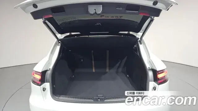 Porsche Macan 2021 — Şəkil 12/37