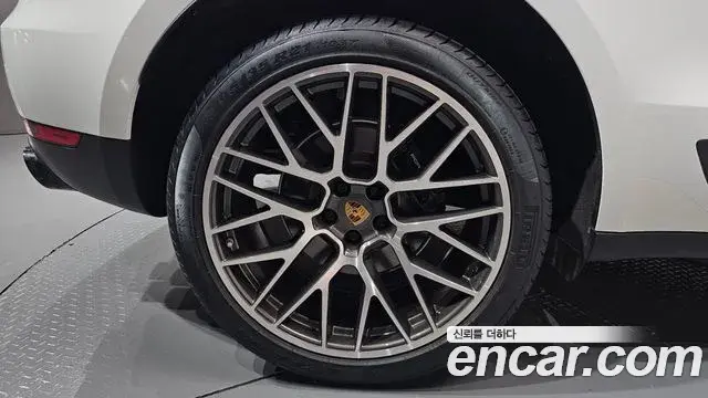 Porsche Macan 2021 — Şəkil 9/37