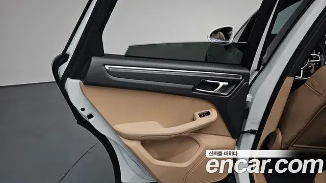 Porsche Macan 2021 — Şəkil 7/37
