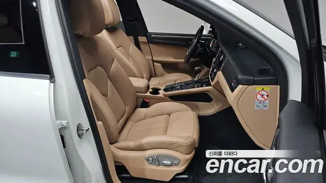 Porsche Macan 2021 — Şəkil 17/37