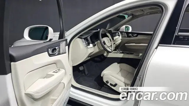 Volvo XC60 2026 — Photo 34/38