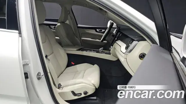Volvo XC60 2026 — Photo 16/38