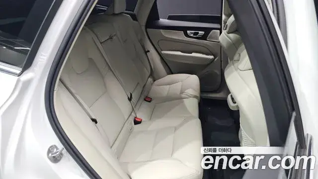 Volvo XC60 2026 — Photo 32/38