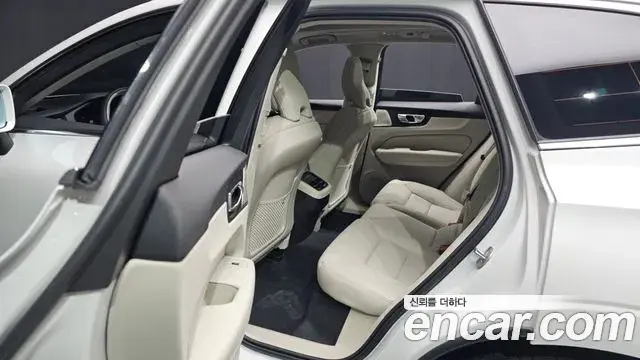 Volvo XC60 2026 — Photo 35/38