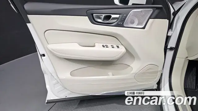 Volvo XC60 2026 — Photo 7/38