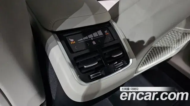 Volvo XC60 2026 — Photo 2/38