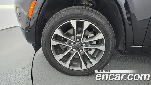 Jeep Grand Cherokee 2021 — Photo 3/34
