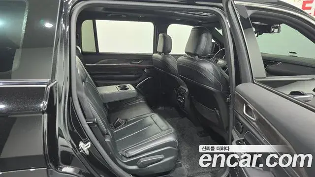 Jeep Grand Cherokee 2021 — Photo 18/34