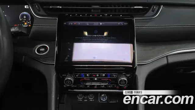 Jeep Grand Cherokee 2021 — Photo 33/34