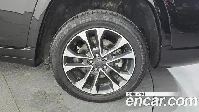 Jeep Grand Cherokee 2021 — Photo 31/34