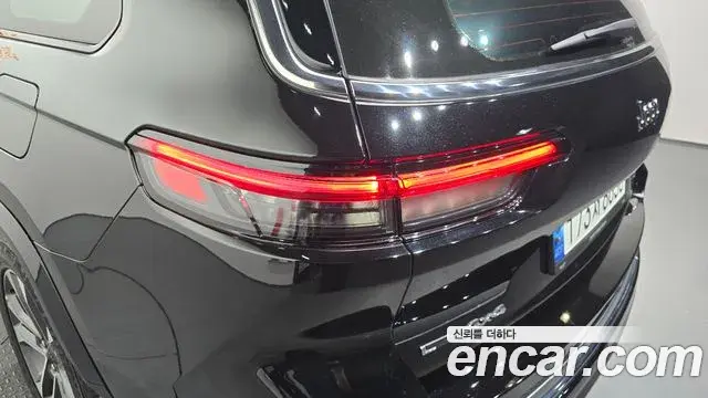 Jeep Grand Cherokee 2021 — Photo 8/34