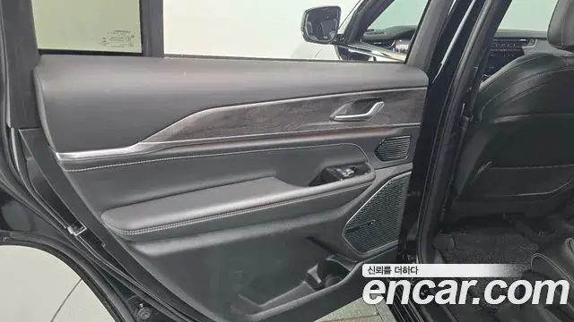 Jeep Grand Cherokee 2021 — Photo 9/34