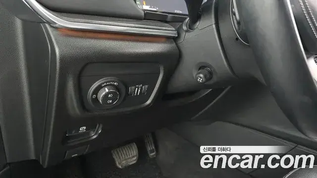Jeep Grand Cherokee 2021 — Photo 25/34