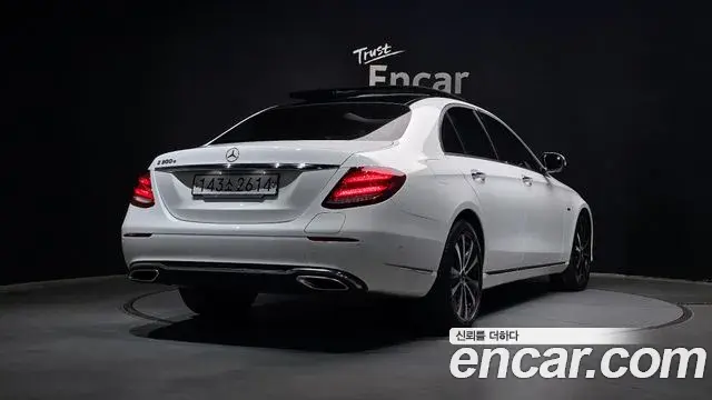 Mercedes-Benz E-Class 2019 — Фото 2/20