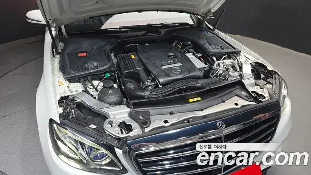 Mercedes-Benz E-Class 2019 — Фото 6/20