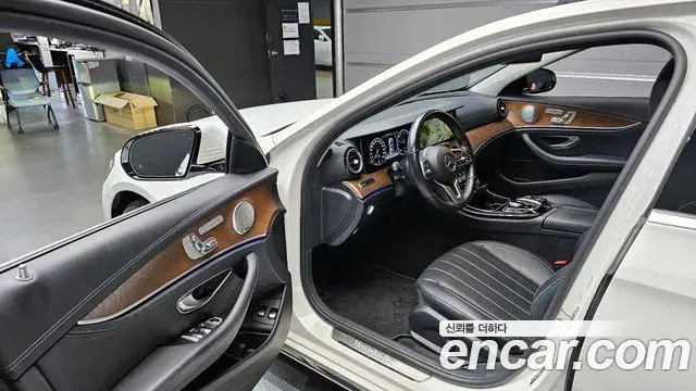 Mercedes-Benz E-Class 2019 — Фото 10/20