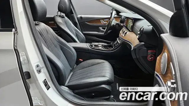Mercedes-Benz E-Class 2019 — Фото 11/20