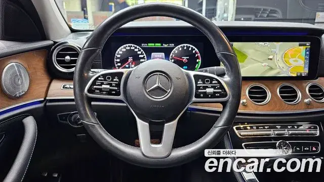 Mercedes-Benz E-Class 2019 — Фото 13/20