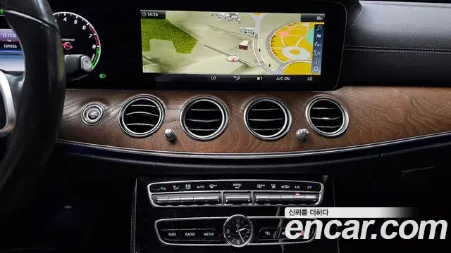 Mercedes-Benz E-Class 2019 — Фото 14/20