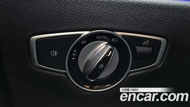 Mercedes-Benz E-Class 2019 — Photo 7/31