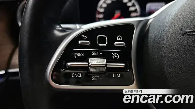 Mercedes-Benz E-Class 2019 — Photo 14/31