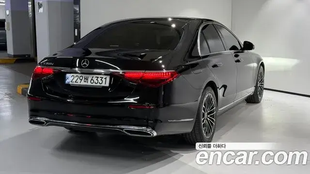 Mercedes-Benz S-Class 2023 — ფოტო 18/20