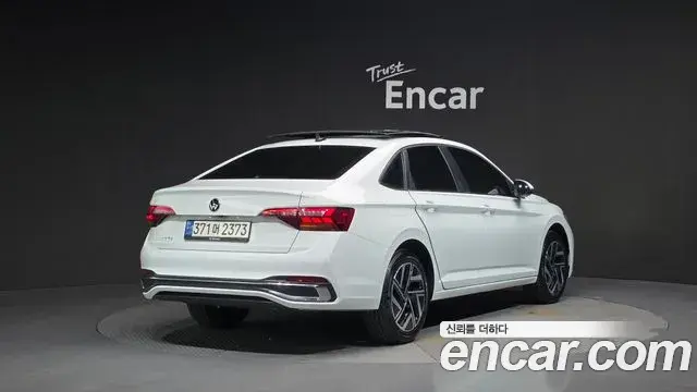 Volkswagen Jetta 2023 — ფოტო 19/31