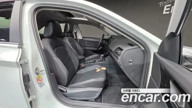Volkswagen Jetta 2023 — ფოტო 18/31