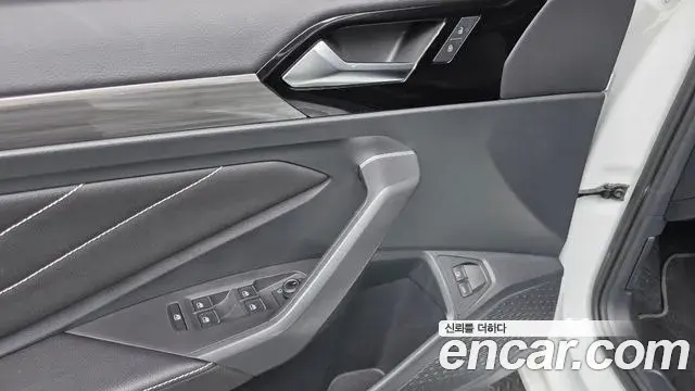 Volkswagen Jetta 2023 — ფოტო 24/31