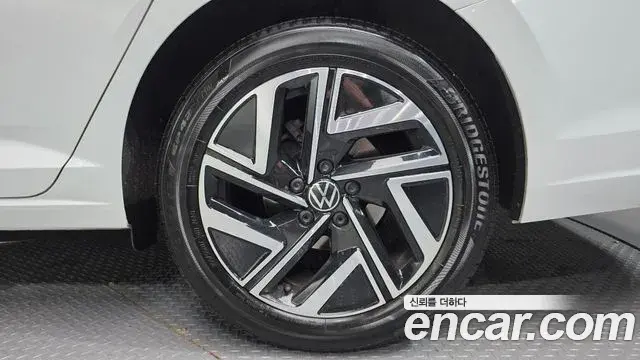 Volkswagen Jetta 2023 — ფოტო 29/31