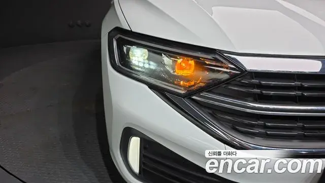 Volkswagen Jetta 2023 — ფოტო 16/31