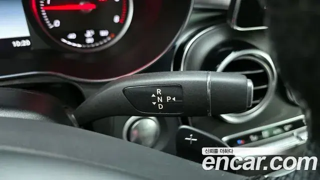 Mercedes-Benz GLC-Class 2018 — Şəkil 28/30