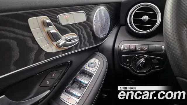 Mercedes-Benz GLC-Class 2018 — Şəkil 9/30