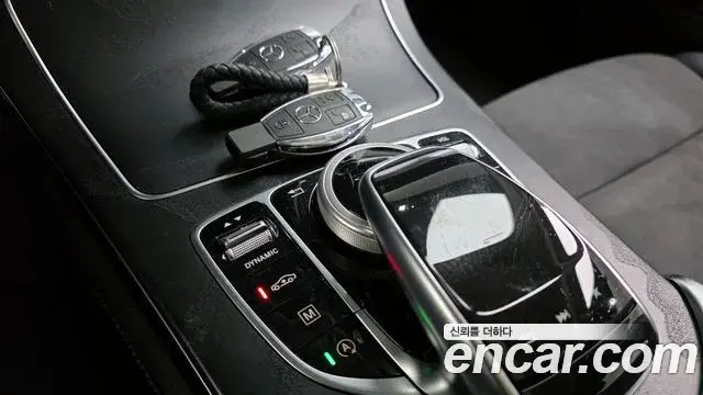 Mercedes-Benz GLC-Class 2018 — Şəkil 25/30
