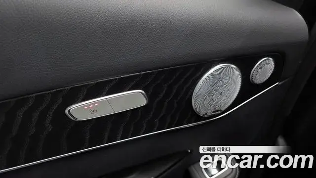 Mercedes-Benz GLC-Class 2018 — Şəkil 27/30