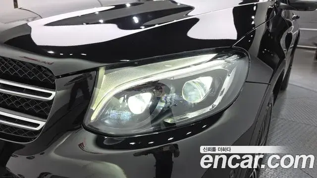 Mercedes-Benz GLC-Class 2018 — Şəkil 19/30