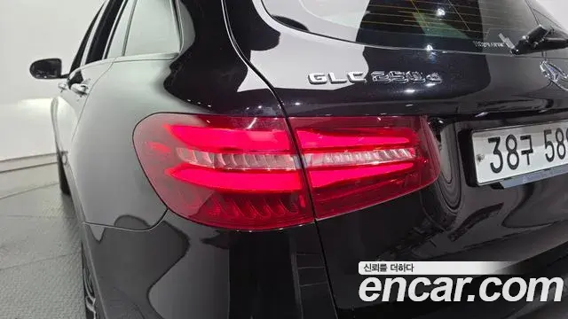 Mercedes-Benz GLC-Class 2018 — Şəkil 13/30