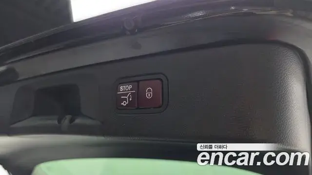 Mercedes-Benz GLC-Class 2018 — Şəkil 18/30