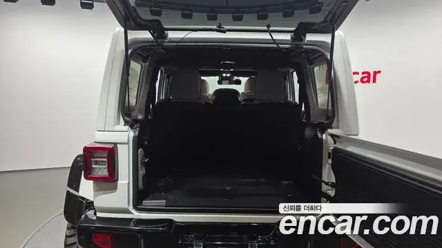Jeep Wrangler 2020 — Photo 13/20