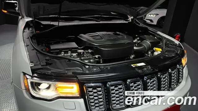 Jeep Grand Cherokee 2020 — Фото 5/20