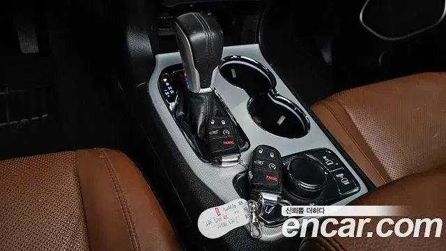Jeep Grand Cherokee 2020 — Фото 13/20