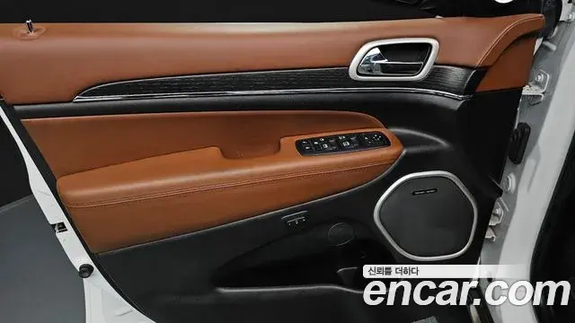 Jeep Grand Cherokee 2020 — Фото 14/20