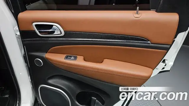 Jeep Grand Cherokee 2020 — Фото 19/20