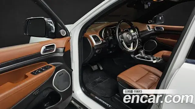 Jeep Grand Cherokee 2020 — Şəkil 12/31