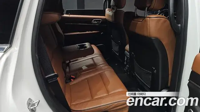 Jeep Grand Cherokee 2020 — Şəkil 21/31