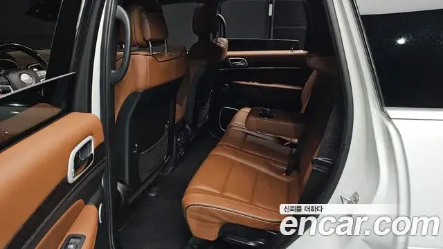 Jeep Grand Cherokee 2020 — Şəkil 18/31