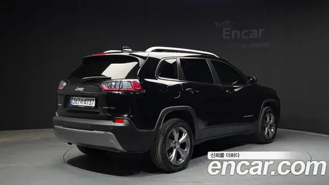Jeep Cherokee 2021 — ფოტო 10/32